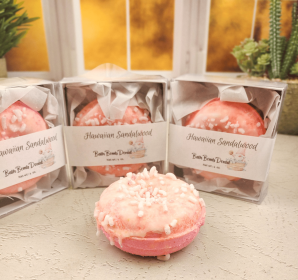 Donut Bath Bomb (Color: Donut Bath Bomb - Hawaiian Sandalwood)